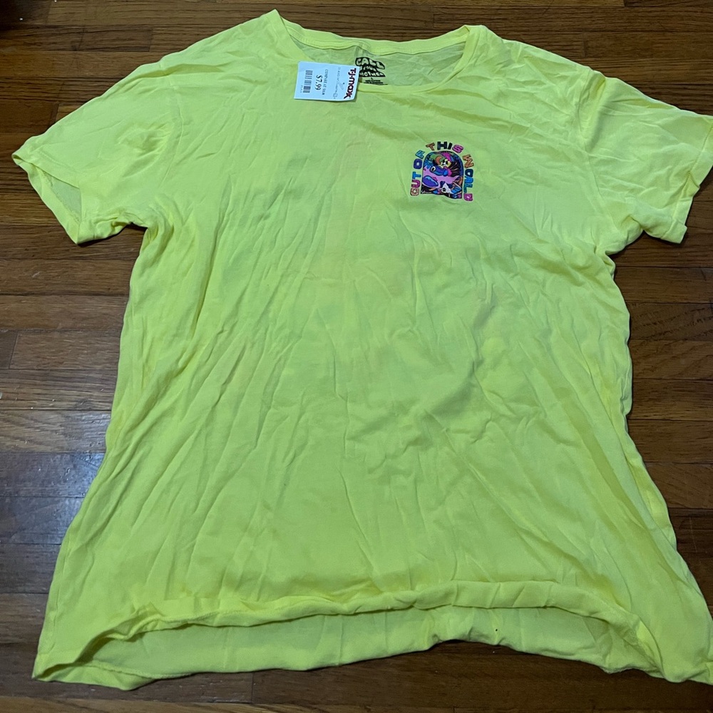 Men’s size large yellow t shirt